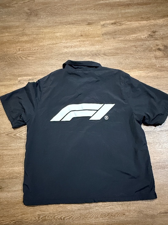 Formula 1 x PacSun Recycled Team Zip Black Short-Sleeve Windbreaker Shirt - Picture 9 of 9
